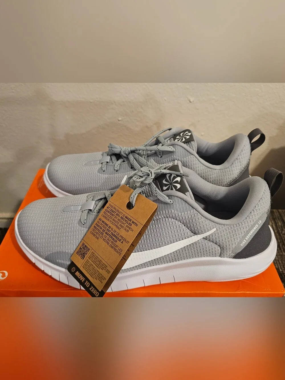 Nike Flex Experience Run 12 Men’s 10 / Women’s 11.5 NWT Grey Running Shoes